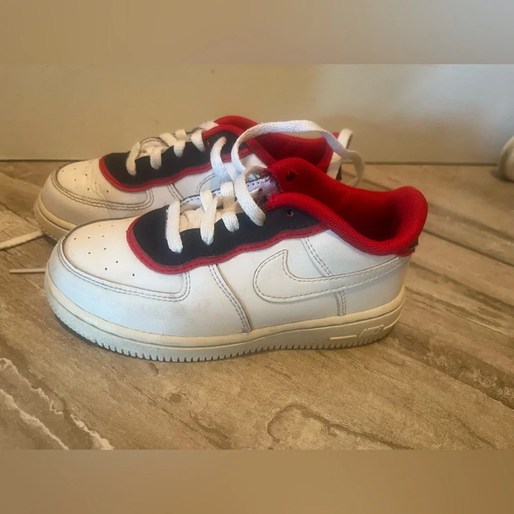 Nike Air Force 1’s Toddler - Picture 3 of 9